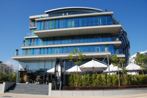 3 bedrooms Apartment in Limassol, No. 38193