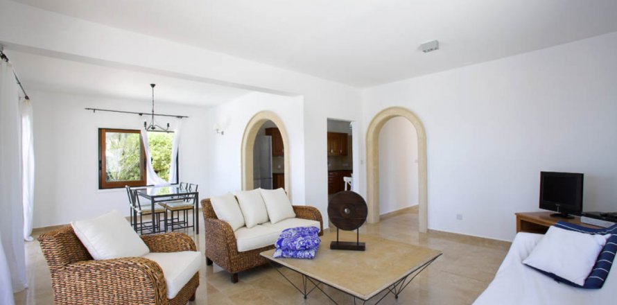 Вилла студия в Пафос,  № 38190