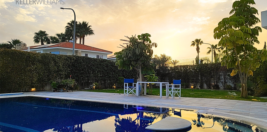 5 bedrooms Villa in Pyla, Larnaka,  No. 39517