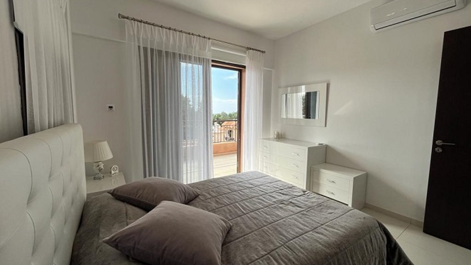 3 bedrooms Apartment in Paphos, Cyprus No. 31065