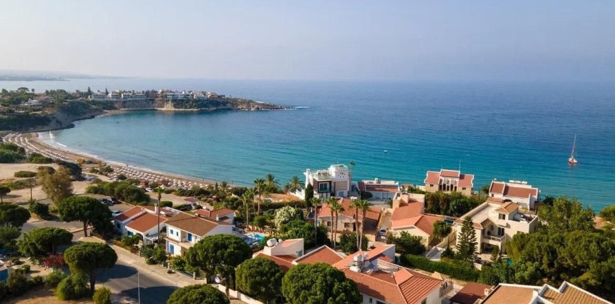 4 bedrooms Villa in Coral Bay, Pegeia, Paphos, No. 48757