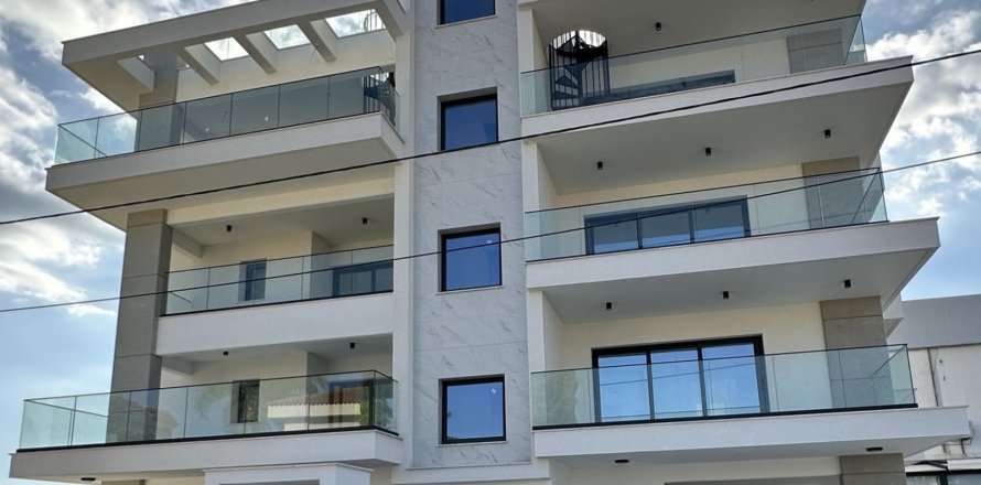 2 bedrooms Apartment in Limassol,  No. 43803