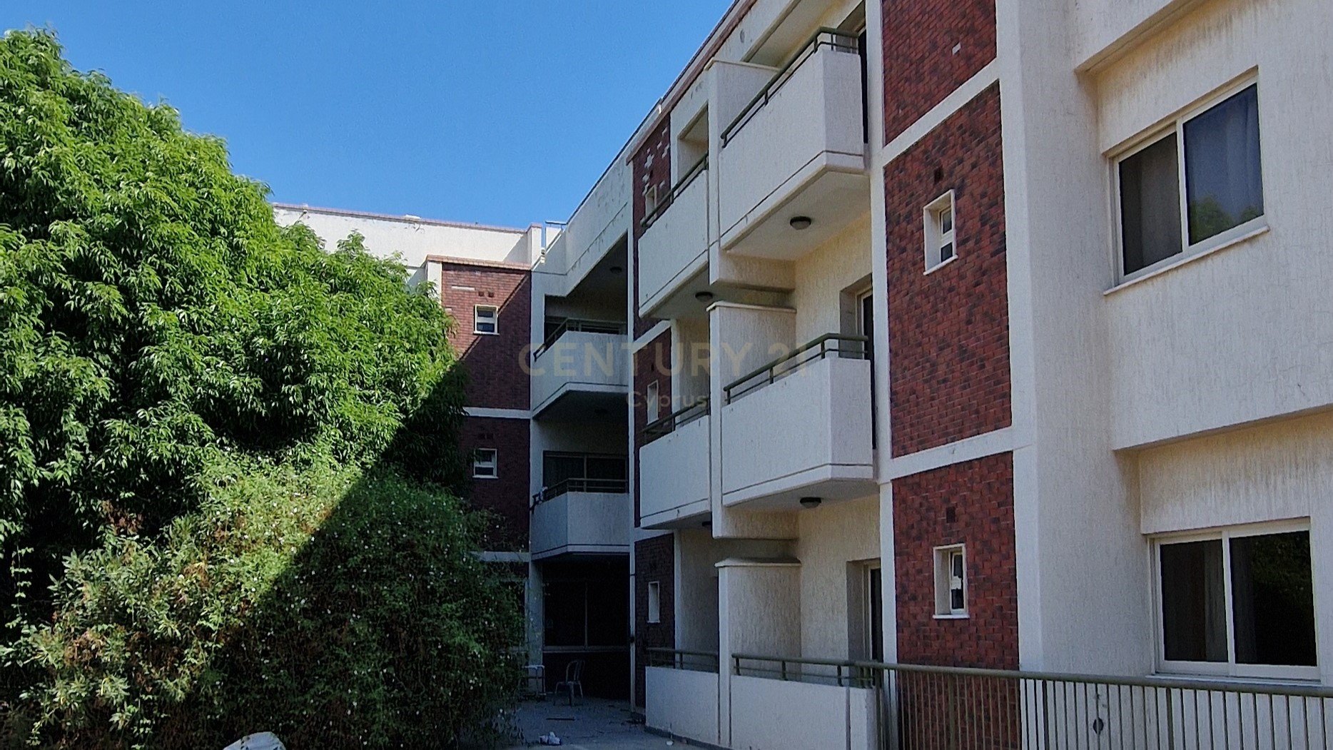 1550m2 Edificio en Agios Athanasios, Limassol, Chipre No. 33716