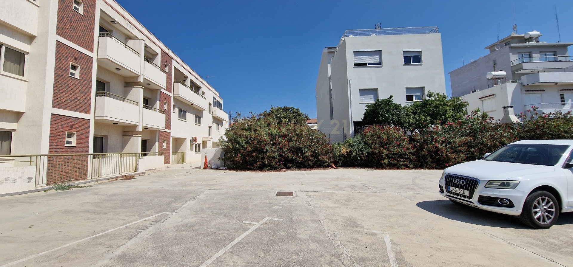 1550m2 Edificio en Agios Athanasios, Limassol, Chipre No. 33716