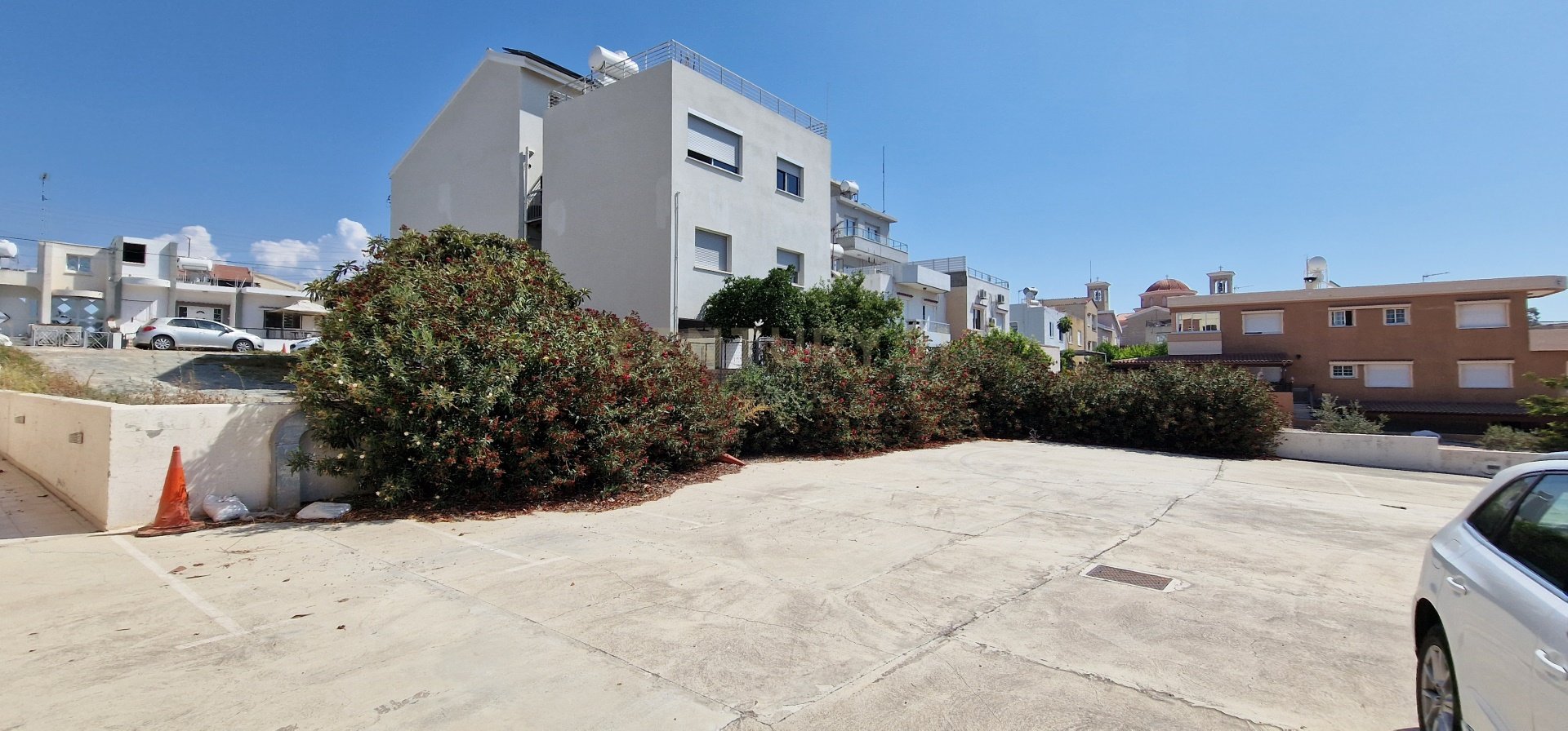 1550m2 Edificio en Agios Athanasios, Limassol, Chipre No. 33716