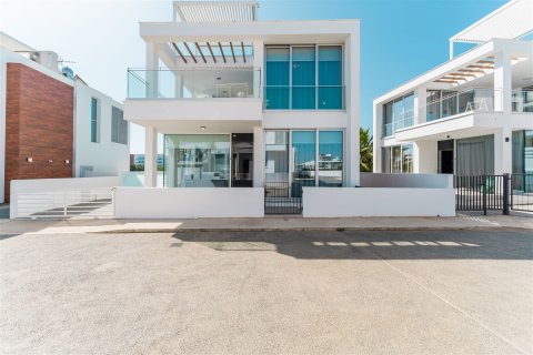 5 bedrooms Villa in Protaras, Ammochostos, No. 45737