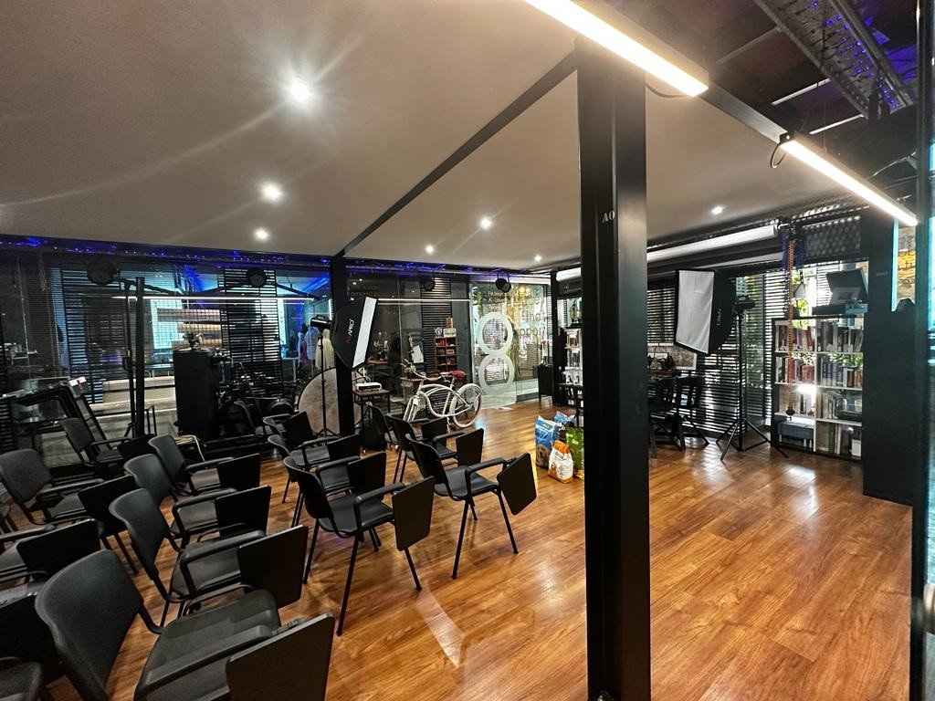 352m2 Bureau à Limassol, Chypre No. 53905