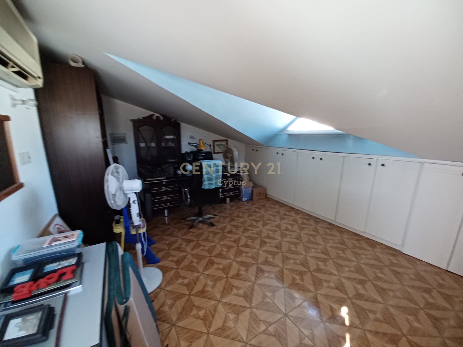 6 bedrooms Villa in Germasogeia, Limassol, Cyprus No. 53901