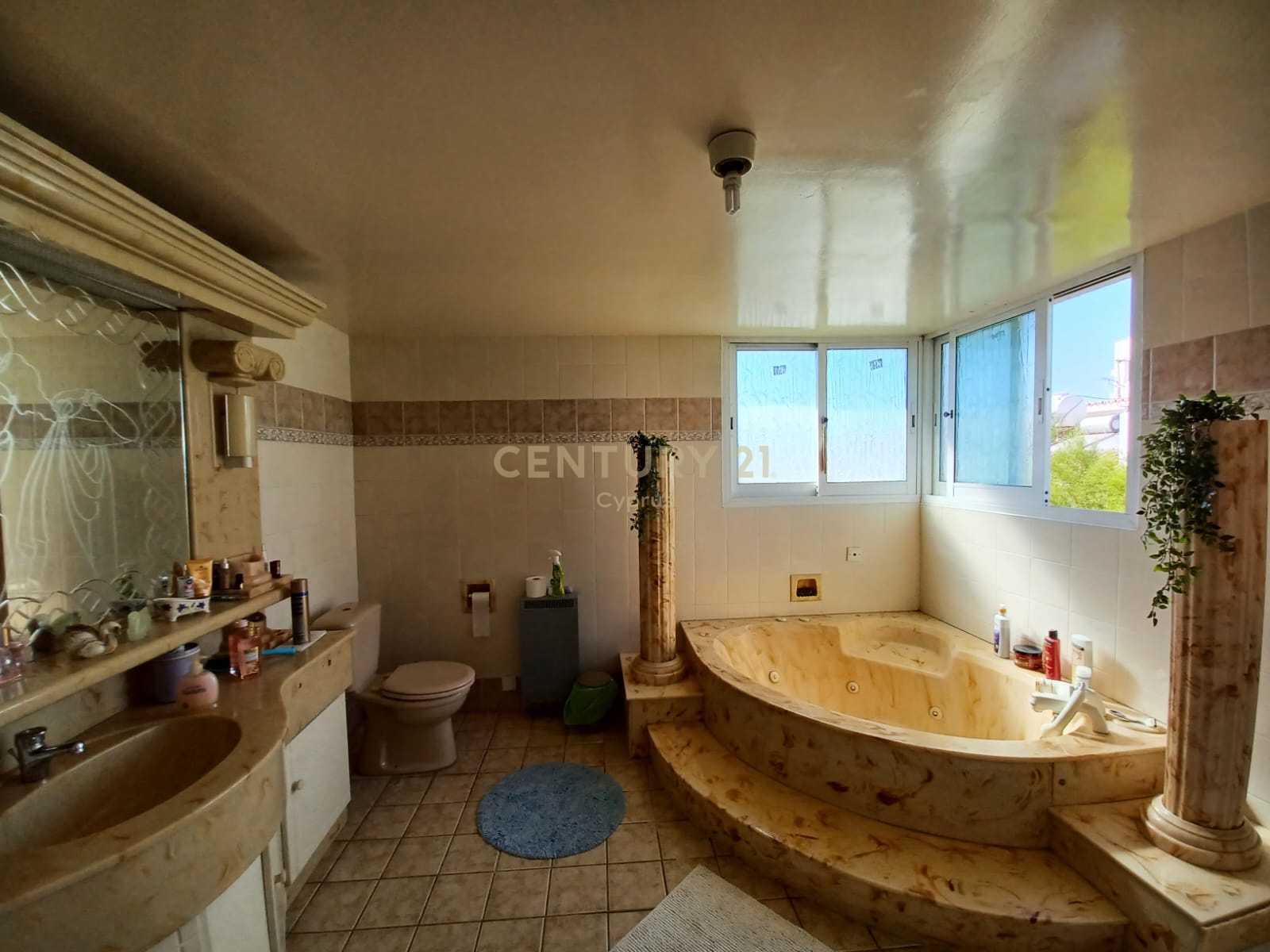 6 bedrooms Villa in Germasogeia, Limassol, Cyprus No. 53901