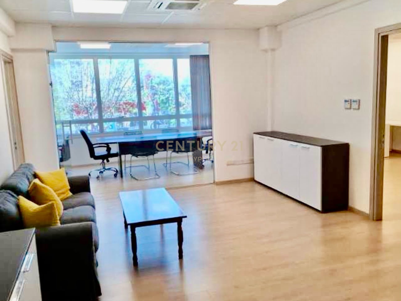 240m2 Bureau à Limassol, Chypre No. 53528