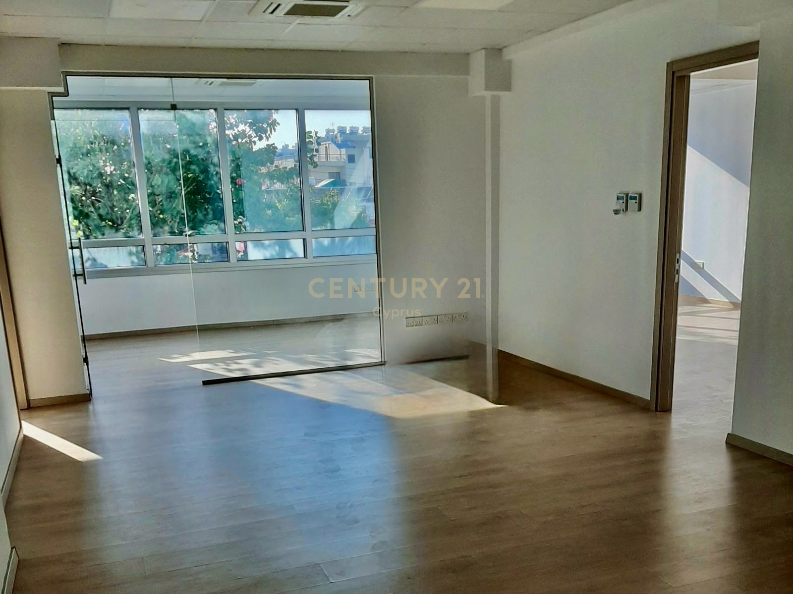 240m2 Bureau à Limassol, Chypre No. 53528