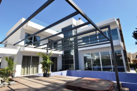 Studio Villa in Limassol,  No. 38201 2