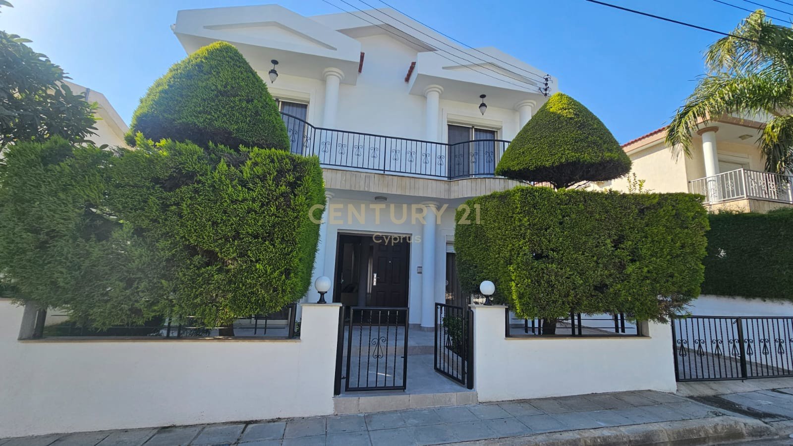 4 bedrooms Villa in Germasogeia, Limassol, Cyprus No. 53788