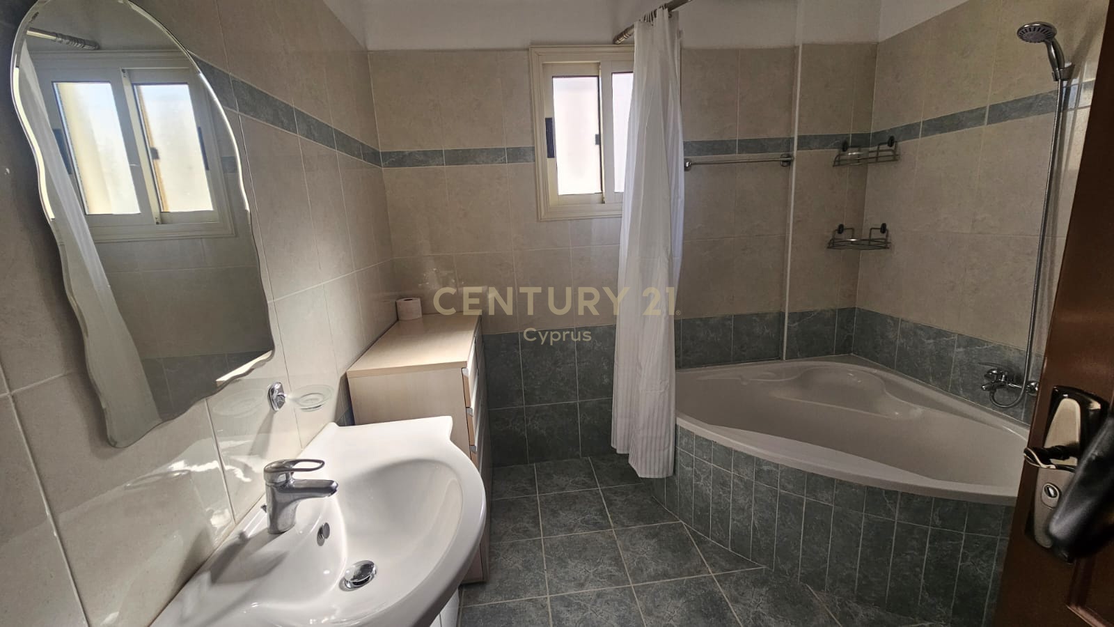 4 bedrooms Villa in Germasogeia, Limassol, Cyprus No. 53788