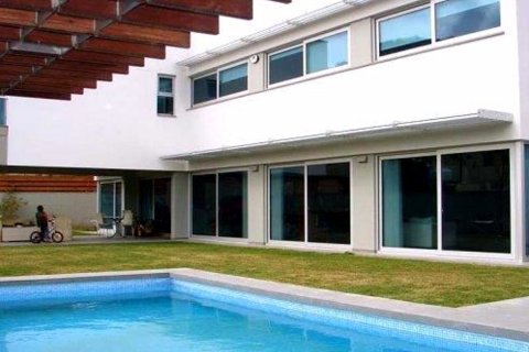 4 bedrooms Villa in Limassol, Cyprus No. 25586