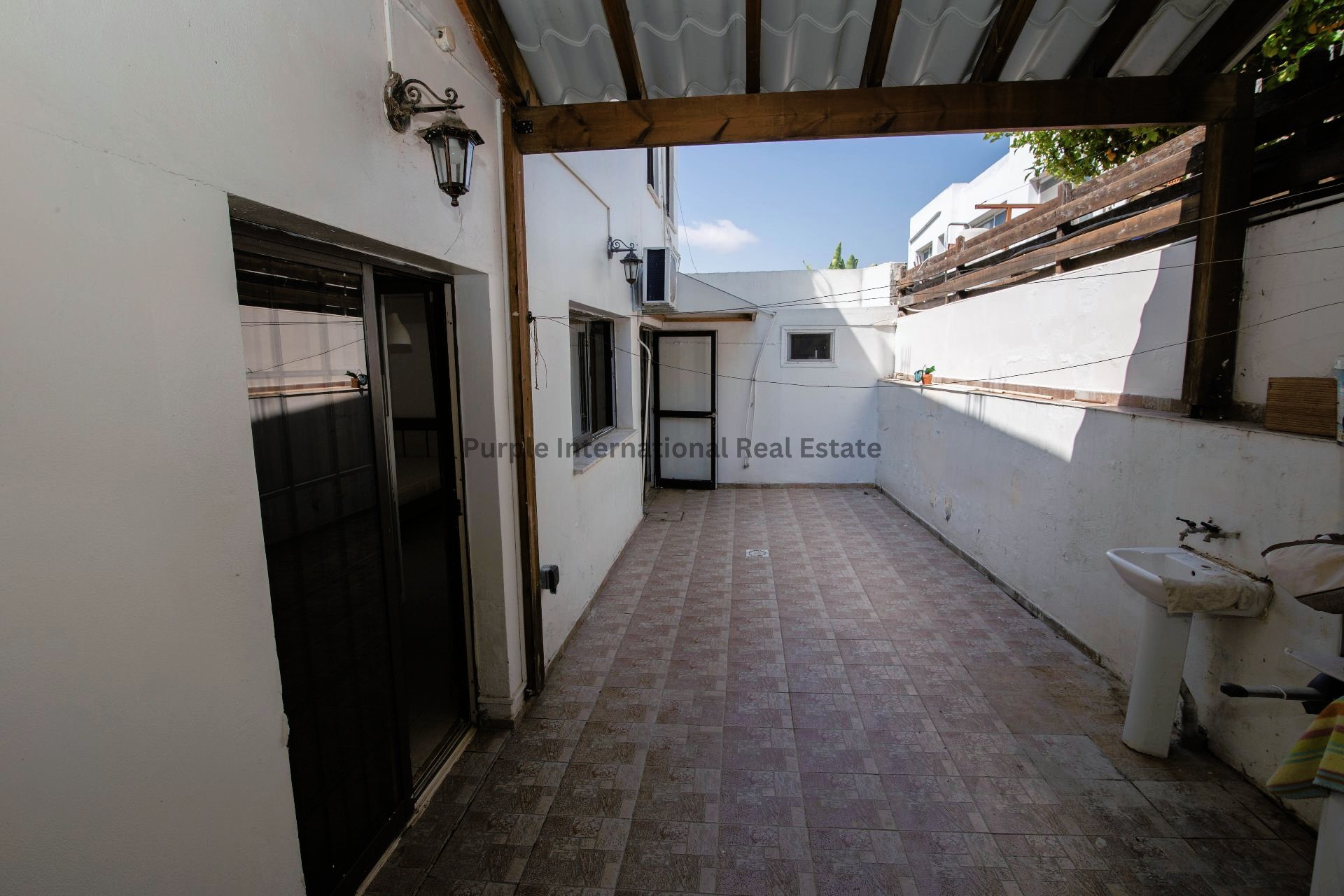 7 bedrooms Villa in Aradippou, Larnaka, Cyprus No. 31570