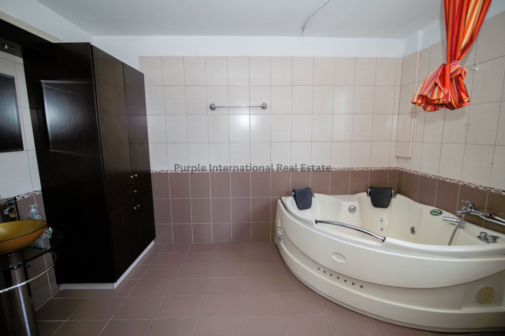 7 bedrooms Villa in Aradippou, Larnaka, Cyprus No. 31570
