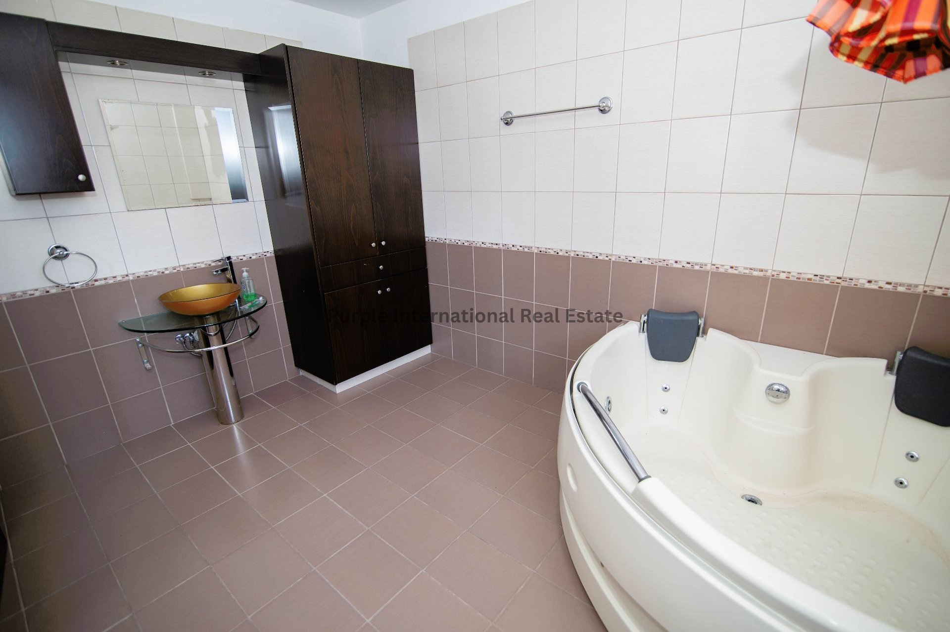 7 bedrooms Villa in Aradippou, Larnaka, Cyprus No. 31570