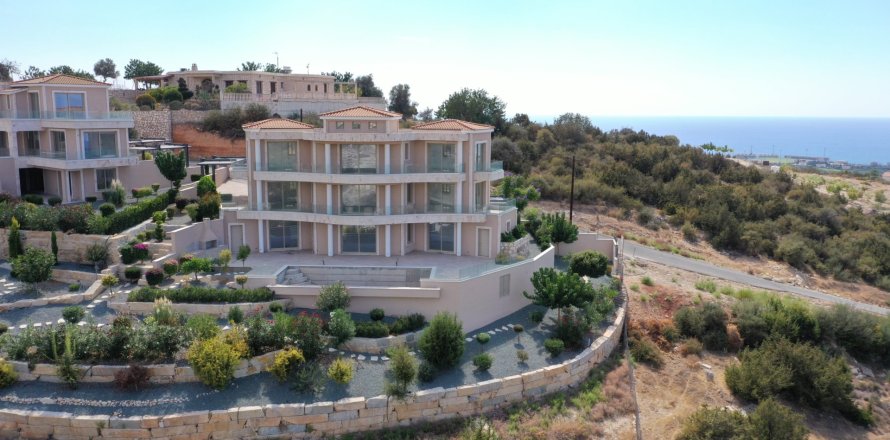 5 bedrooms Villa in Pegeia, Paphos,  No. 50273