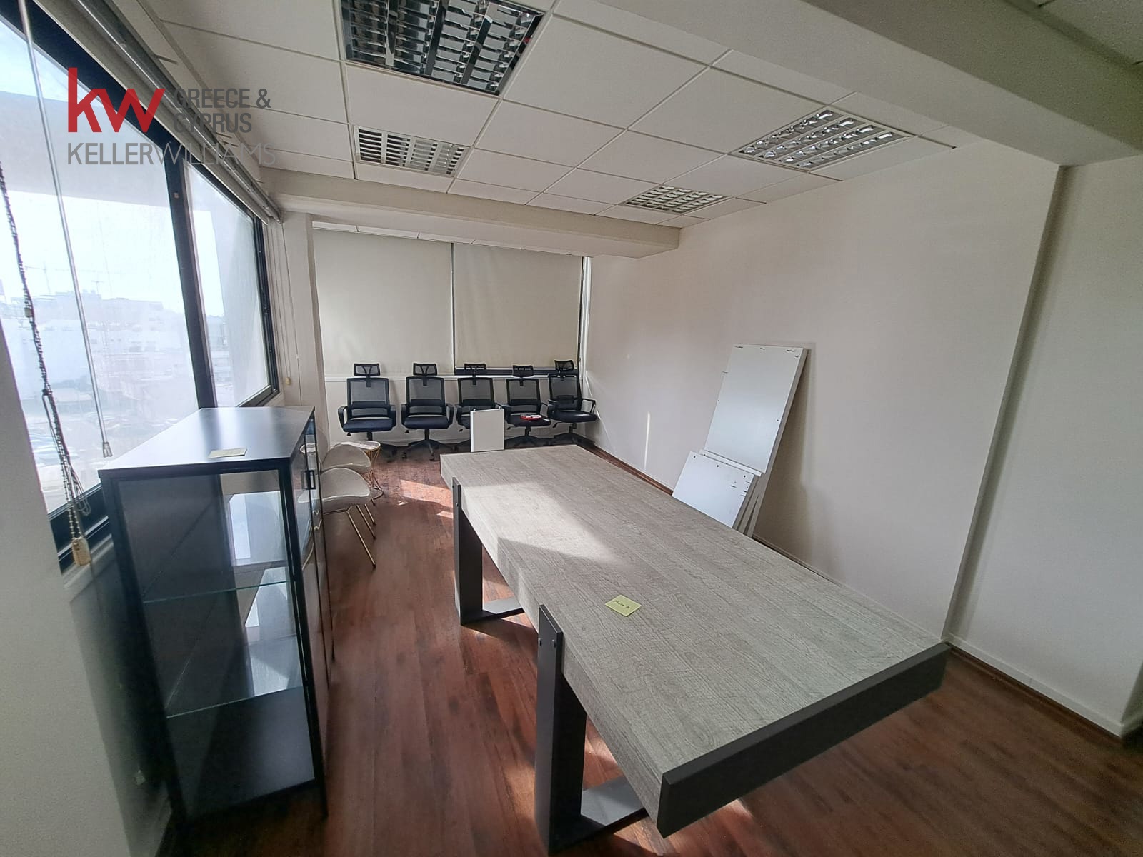 Офис с 3 комнатами в Ларнака, Кипр № 39691
