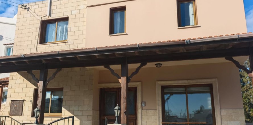 4 bedrooms Townhouse in Larnaka, No. 39692