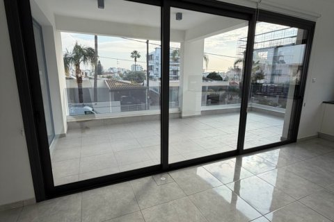 2 bedrooms Apartment in Larnaca, Larnaka,  No. 39690 4