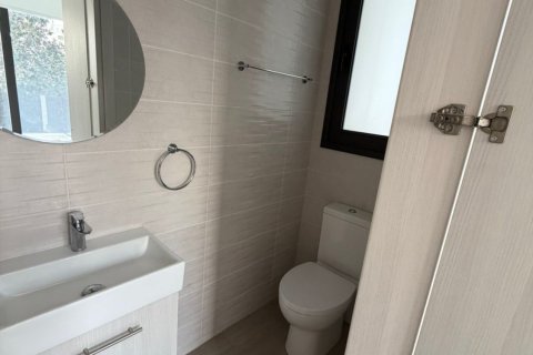 2 bedrooms Apartment in Larnaca, Larnaka,  No. 39690 11