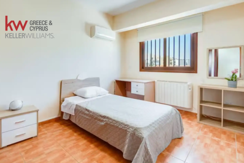 3 bedrooms Apartment in Larnaca, Larnaka,  No. 39693 8