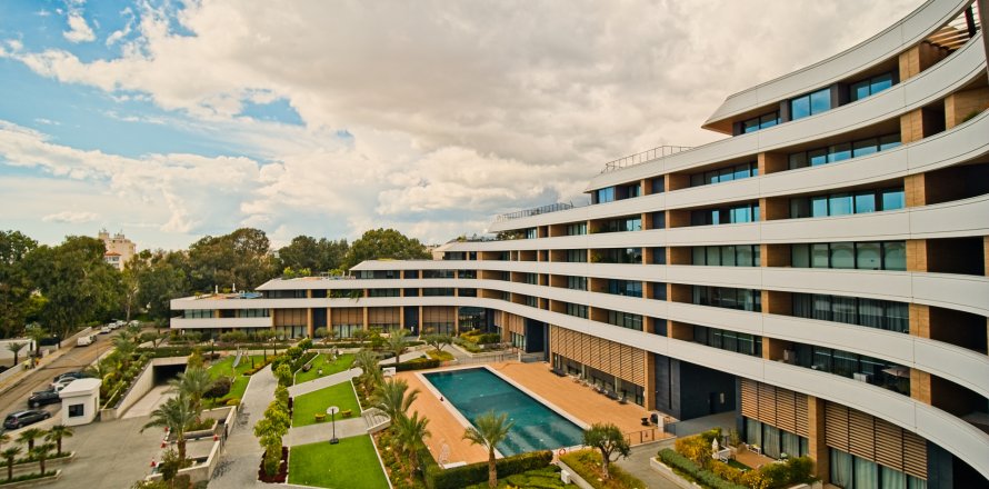 3 bedrooms Penthouse in Limassol,  No. 44307