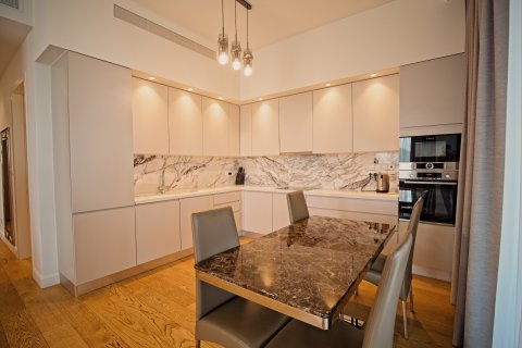 3 bedrooms Penthouse in Limassol,  No. 44307 6