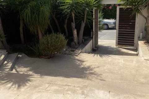 3 bedrooms Villa in Limassol,  No. 44306 8