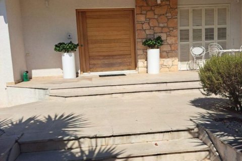 3 bedrooms Villa in Limassol,  No. 44306 9