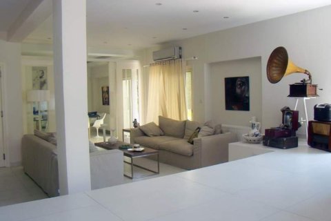 3 bedrooms Villa in Limassol,  No. 44306 5