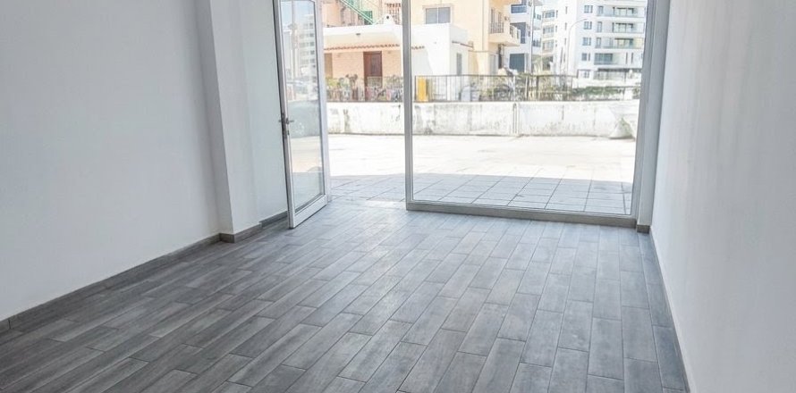 Магазин с 5 комнатами в Ларнака,  № 51825