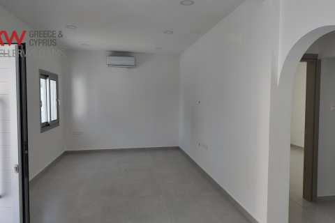 2 bedrooms Apartment in Larnaca, Larnaka,  No. 50302 2