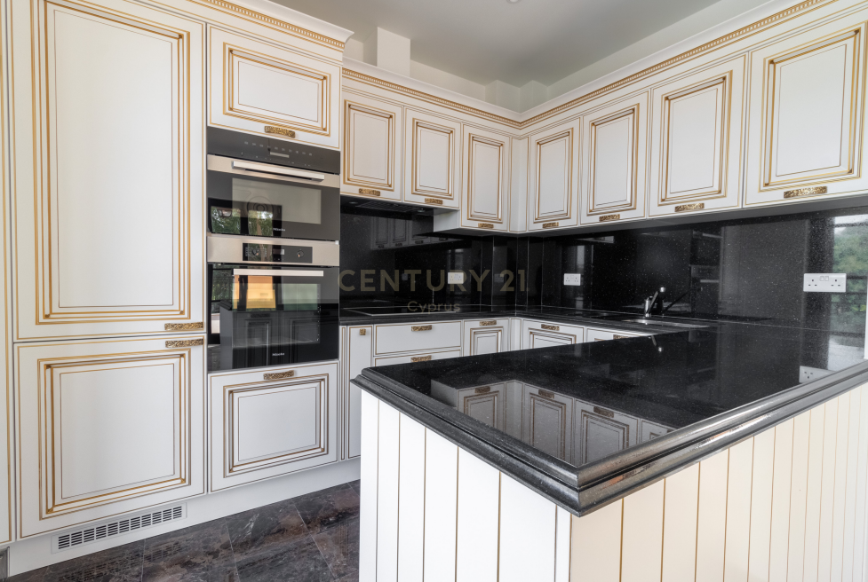 3 bedrooms Apartment in Germasogeia, Limassol, Cyprus No. 55786
