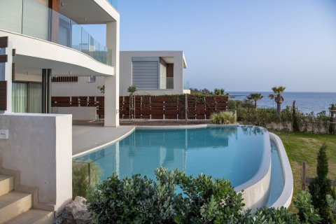 6 bedrooms Villa in Chloraka, Paphos,  No. 39384