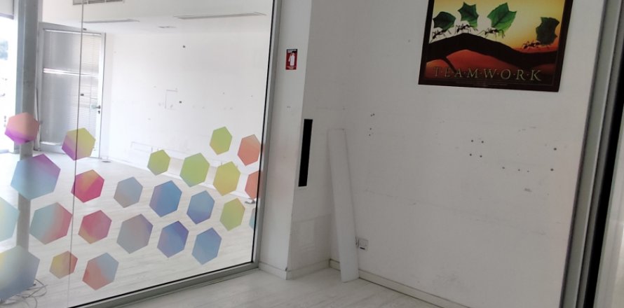 6 pièces Bureau à Strovolos, Nicosia,  No. 40137