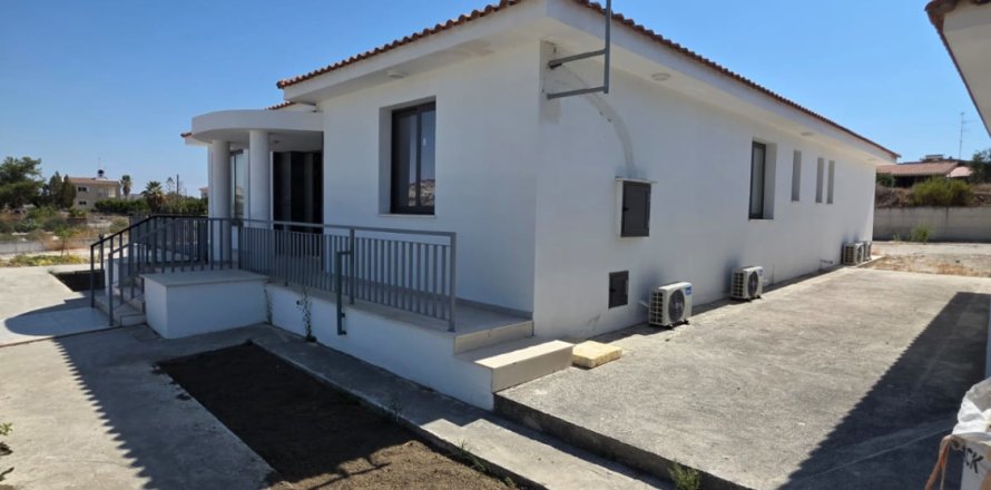 3 bedrooms Bungalow in Alampra, Nicosia, No. 40142