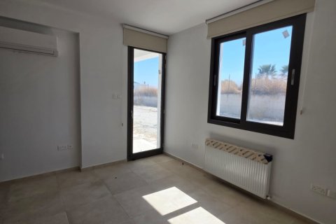 3 bedrooms Bungalow in Alampra, Nicosia, No. 40142 9