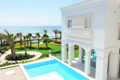 5 bedrooms Villa in Larnaca, Larnaka,  No. 38243