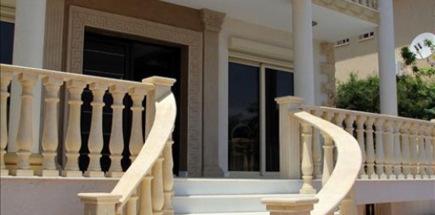 Вилла студия в Лимассол, Лимасол,  № 38249