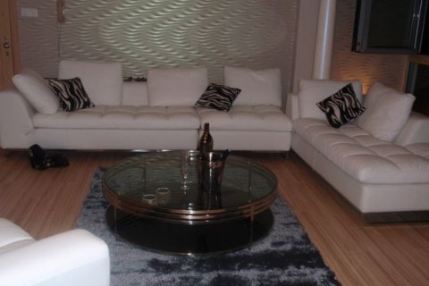 3 bedrooms Apartment in Limassol,  No. 38247 5