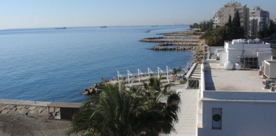 3 bedrooms Apartment in Limassol,  No. 38247