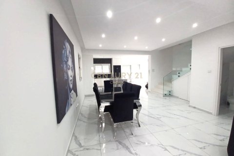 3 dormitorios Villa en Limassol,  No. 55933 2