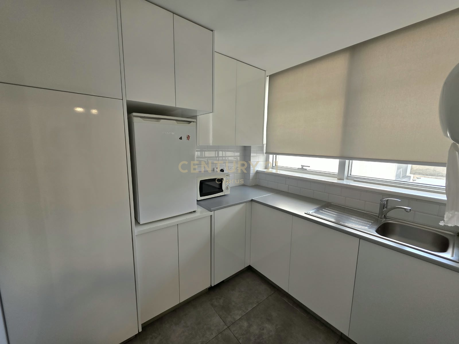 Офис 100м2 в Лимассол, Лимасол, Кипр № 58579