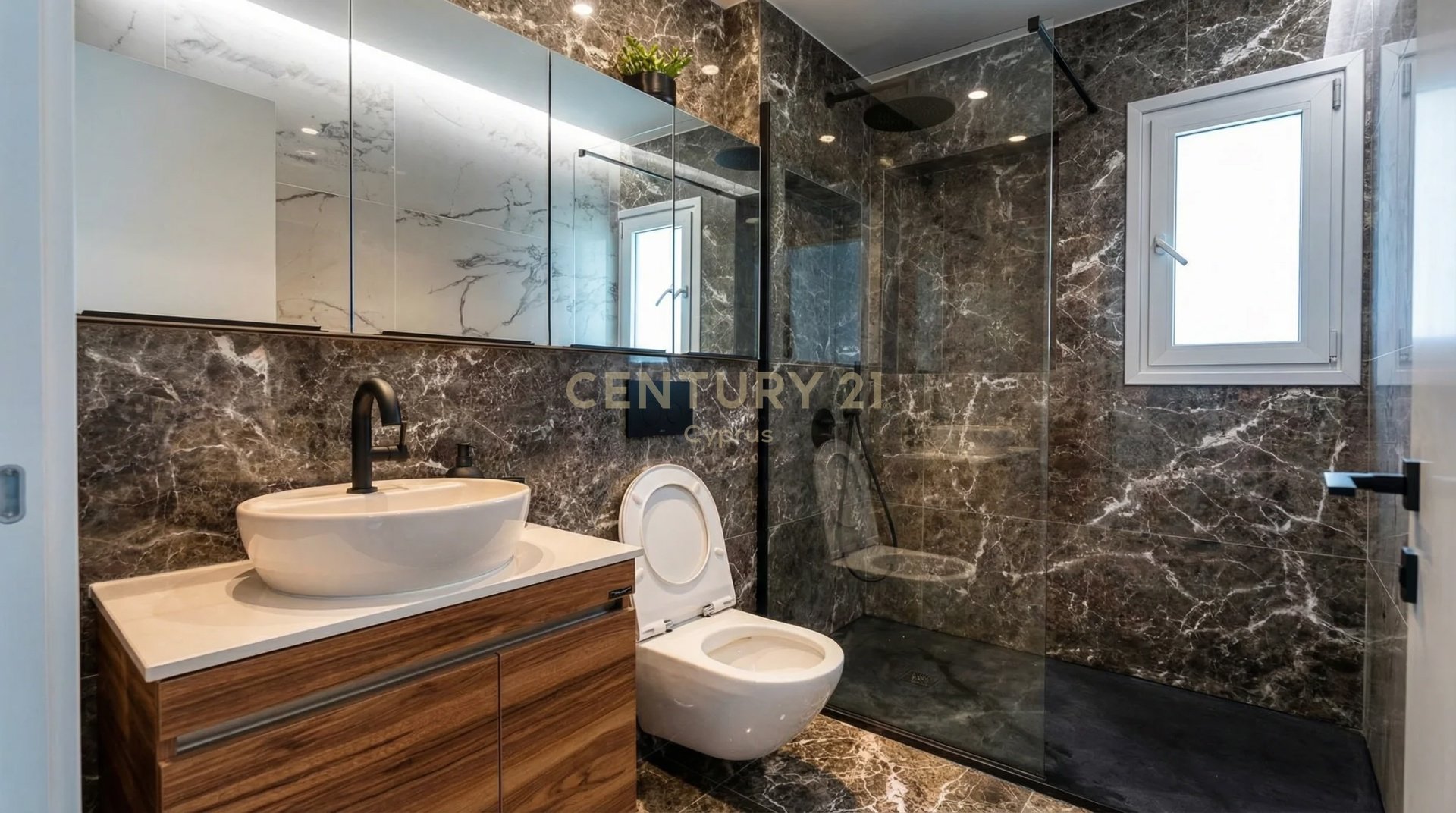 3 bedrooms Apartment in Limassol, Cyprus No. 58580