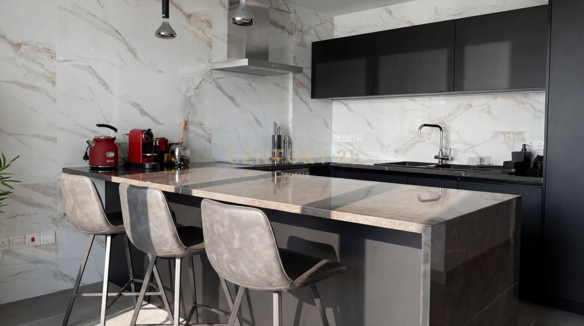 3 bedrooms Apartment in Limassol, Cyprus No. 58580