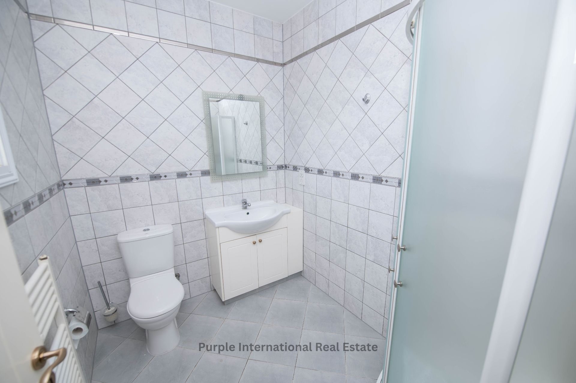 Бунгало с 4 спальнями в Си Кейвз, Пейя, Пафос, Кипр № 35745