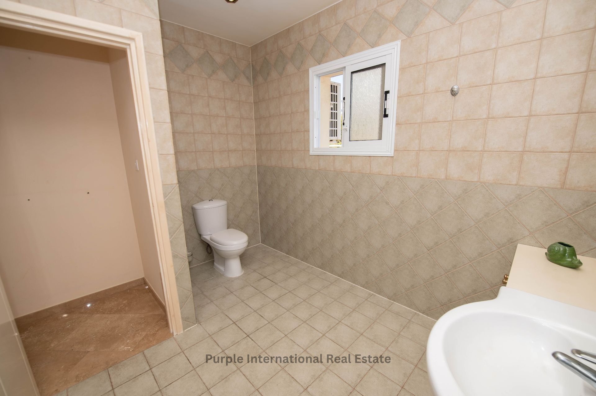 Бунгало с 4 спальнями в Си Кейвз, Пейя, Пафос, Кипр № 35745